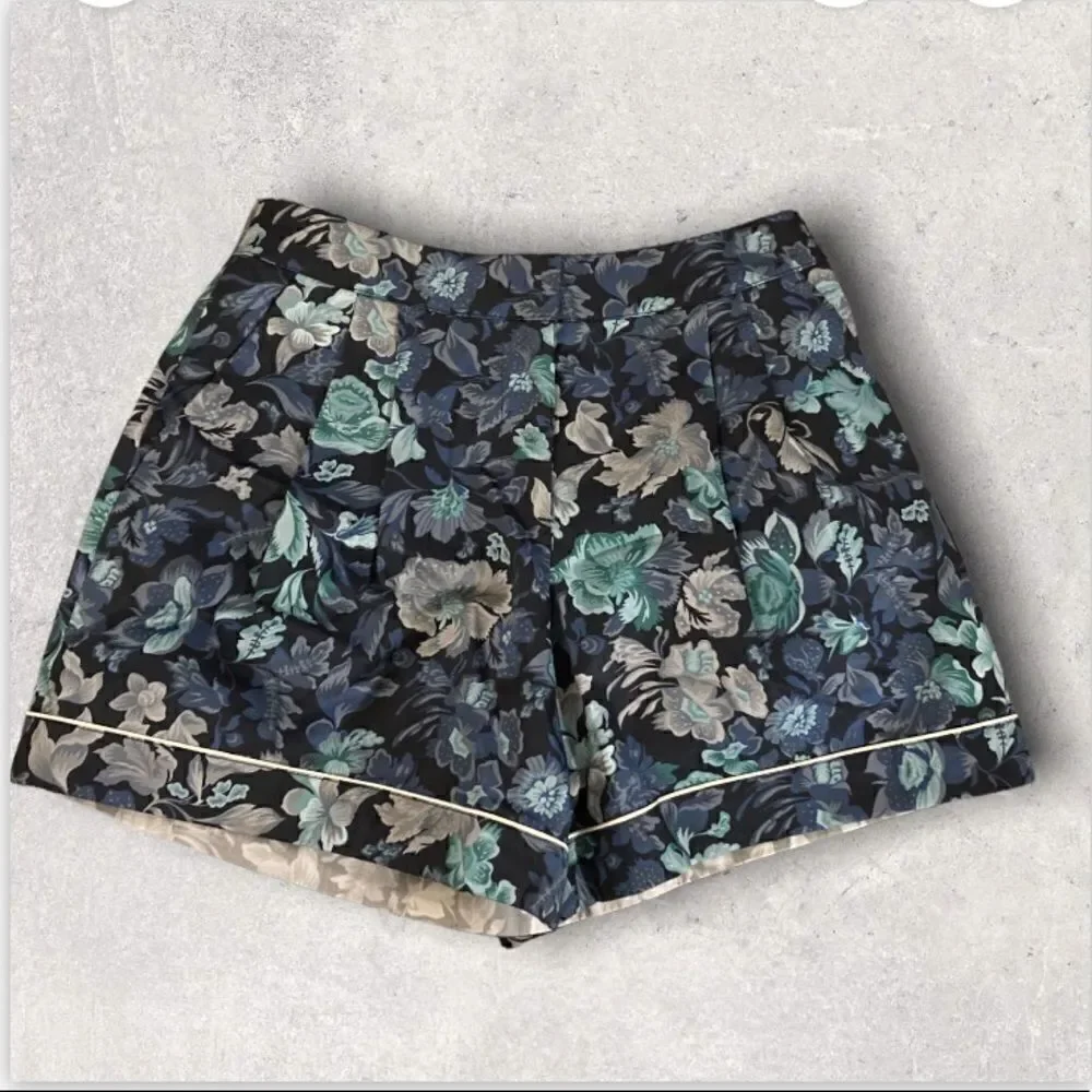 𝅺: : BURBERRY Floral Shorts : : - Picture 2 of 14